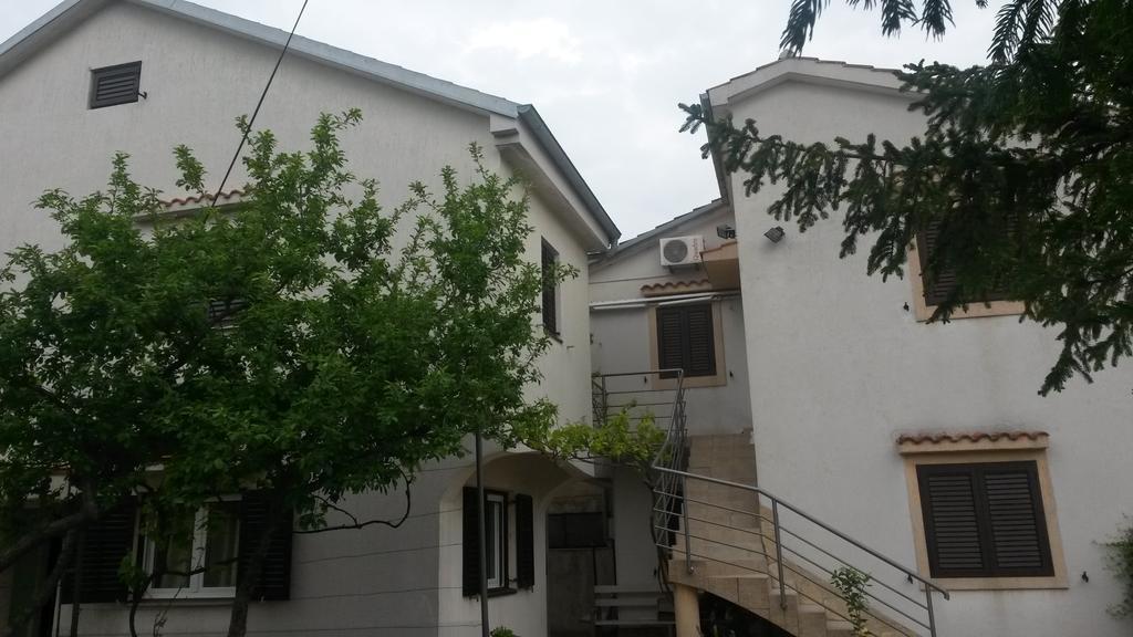 Apartmani Bozic-奥米沙利 外观 照片