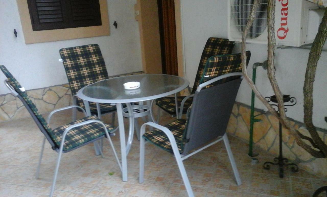 Apartmani Bozic-奥米沙利 外观 照片