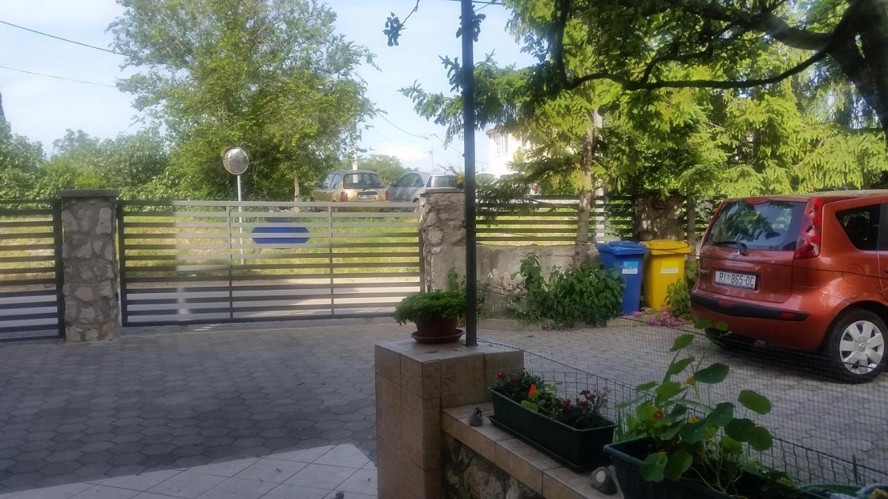 Apartmani Bozic-奥米沙利 外观 照片